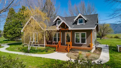 894 Stampfli Ln, Greenville, CA 95947