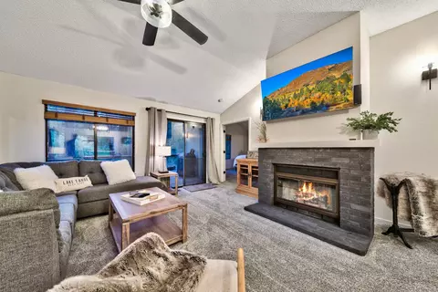 Living - 141 Cottonwood Dr, Blairsden, CA 96103 photo 3 of 3