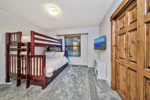 Bedroom - 141 Cottonwood Dr, Blairsden, CA 96103 photo 3 of 3