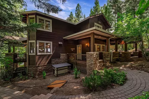 518 Peninsula Dr, Lake Almanor, CA 96137