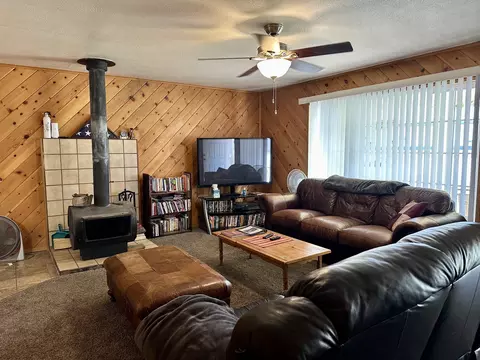 Living - 391 First St, Chester, CA 96020 photo 2 of 3
