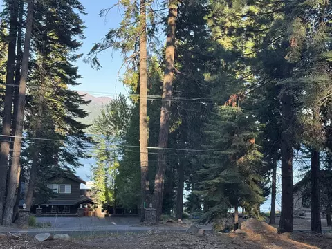 1213 Peninsula Dr, Lake Almanor, CA 96137