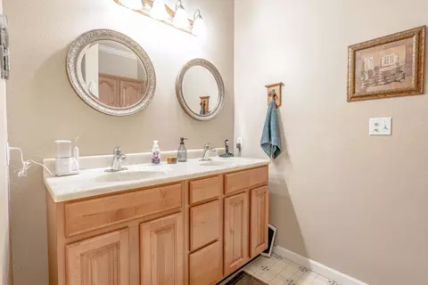 Bath - 501 Willhoite Rd, Chester, CA 96020 photo 3 of 4