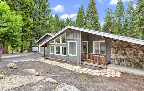 1110 Lake Ridge Rd, Lake Almanor, CA 96137
