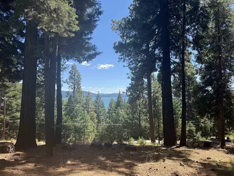 669 Peninsula Dr, Lake Almanor, CA 96137