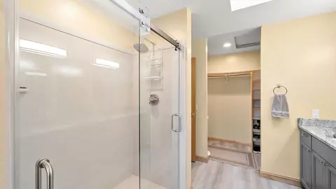 Bath - 143 Graeagle Meadows Ln, Graeagle, CA 96103 photo 2 of 3