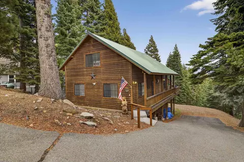716 Lake Ridge Rd, Lake Almanor, CA 96137