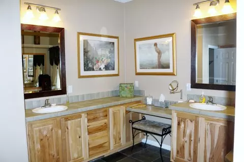 Bath - 1000 Golden Feather Ranch Rd, Graeagle, CA 96103 photo 2 of 3