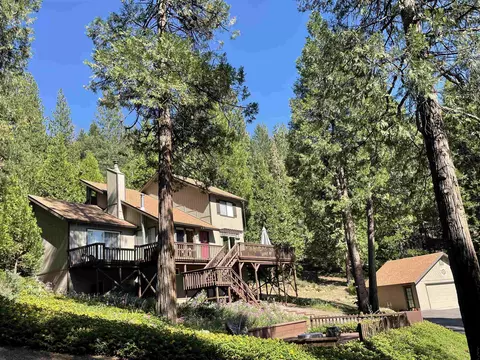6867 Almanor Lake Estates Dr, Lake Almanor, CA 96137