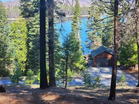 124 Lake Almanor West Dr, Lake Almanor West, CA 96020