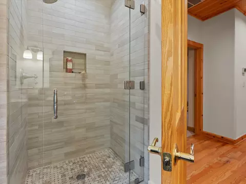 Bath - 355 Quail View Cir, Clio, CA 96106 photo 5 of 6
