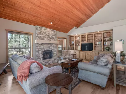 Living - 213 Cody Dr, Clio, CA 96106 photo 2 of 4