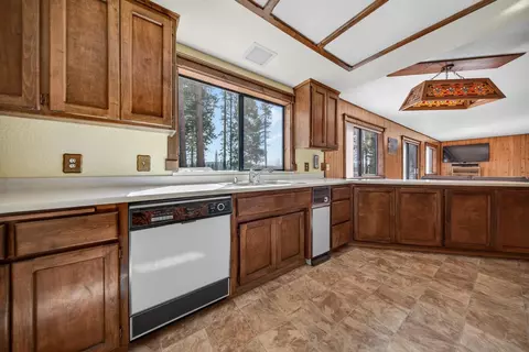Kitchen - 298 Osprey Loop, Lake Almanor West, CA 96020 photo 2 of 4