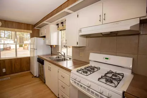 Kitchen - 305 Graeagle Johnsville Road A-14, Graeagle, CA 96103 photo 2 of 3