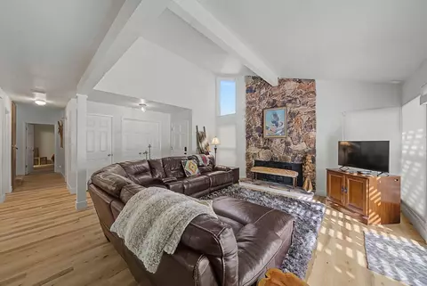 Living - 39 S Aspen Cir, Blairsden, CA 96103 photo 4 of 4