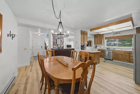 Dining - 39 S Aspen Cir, Blairsden, CA 96103 photo 4 of 5