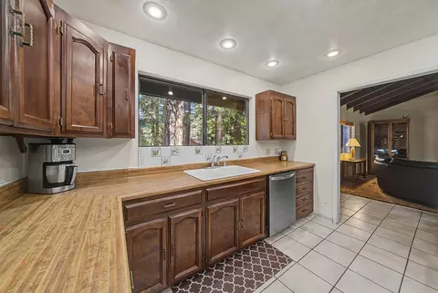 Kitchen - 15 Shawnee Trl, Graeagle, CA 96103 photo 5 of 8