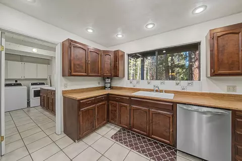 Kitchen - 15 Shawnee Trl, Graeagle, CA 96103 photo 3 of 8