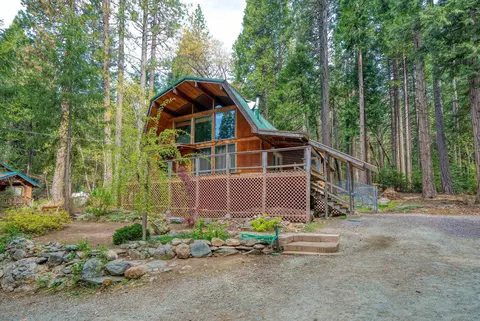 27 Oak Ave, Sierra City, CA 96125