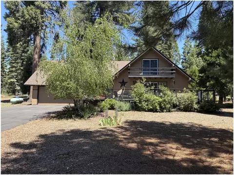 3205 Hill Crest Dr, Lake Almanor, CA 96137