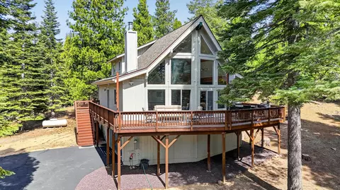 120 Top Of The West Dr, Lake Almanor West, CA 96020