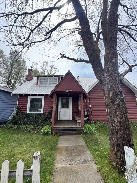 225 Lassen St, Chester, CA 96020