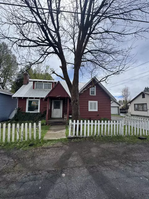 225 Lassen St, Chester, CA 96020