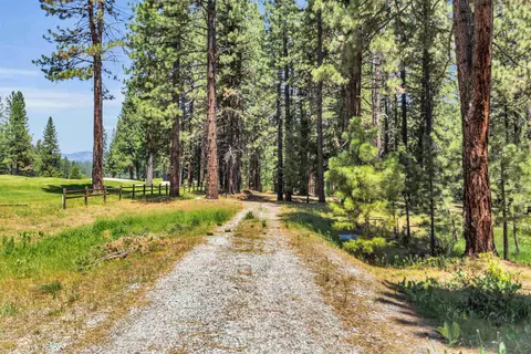 228 Jacks Ct, Blairsden, CA 96103