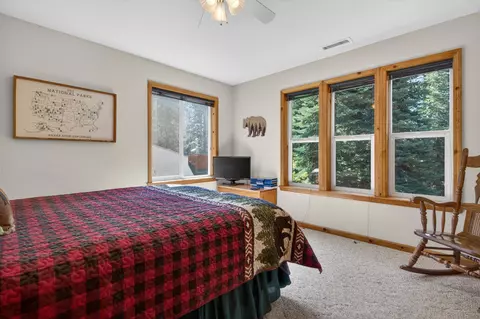 Bedroom - 326 Osprey Loop, Lake Almanor West, CA 96020 photo 6 of 9