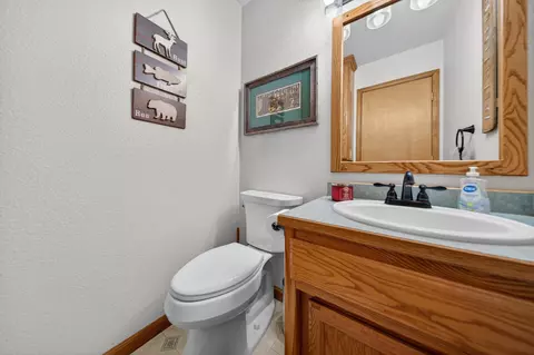 Bath - 326 Osprey Loop, Lake Almanor West, CA 96020 photo 3 of 4