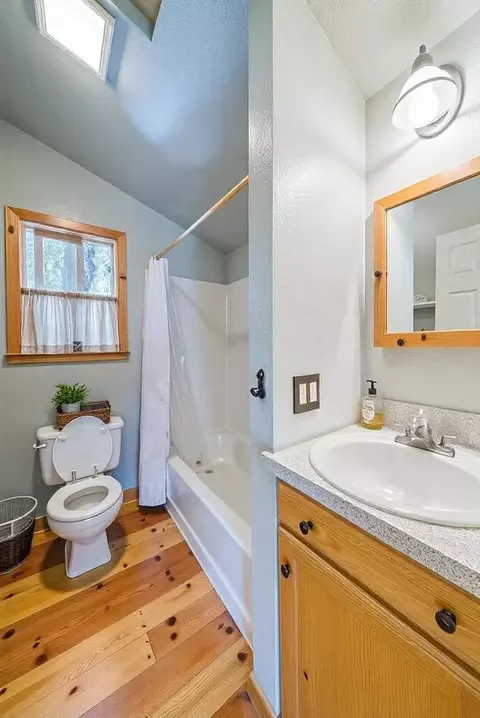 Bath - 1301 Ringtail Ct, Clio, CA 96106 photo 1 of 2