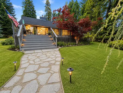 1341 Peninsula Dr, Lake Almanor, CA 96137