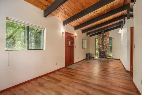 Living - 162 Pineleaf Dr, Meadow Valley, CA 95956 photo 2 of 3