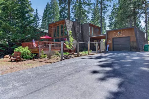 1327 Peninsula Dr, Lake Almanor, CA 96137