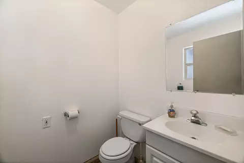 Bath - 351 Feather River Dr, Chester, CA 96020 photo 3 of 4