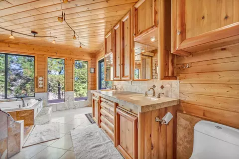 Bath - 740-935 Sugarloaf Rd, Doyle, CA 96109 photo 4 of 4