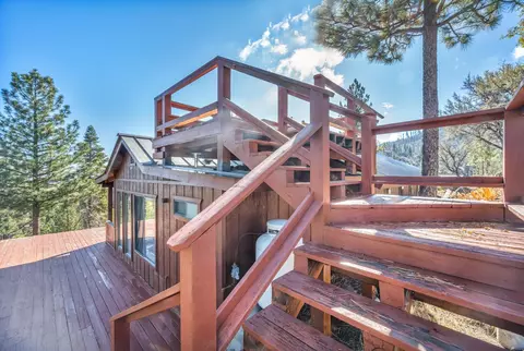 Exterior - 740-935 Sugarloaf Rd, Doyle, CA 96109 photo 1 of 4