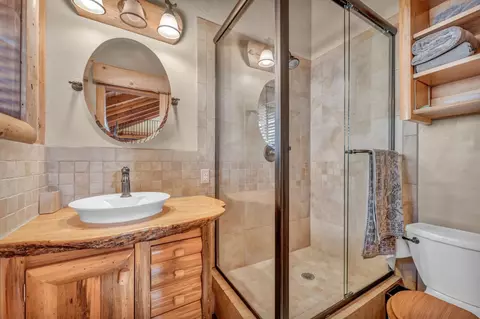 Bath - 740-935 Sugarloaf Rd, Doyle, CA 96109 photo 2 of 4