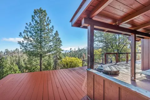 Exterior - 740-935 Sugarloaf Rd, Doyle, CA 96109 photo 3 of 4