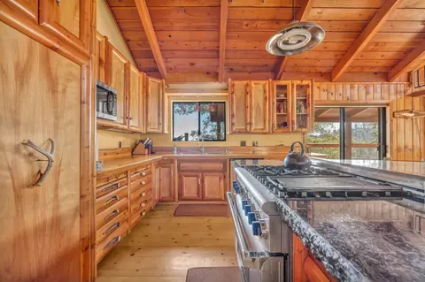 Kitchen - 740-935 Sugarloaf Rd, Doyle, CA 96109 photo 5 of 5