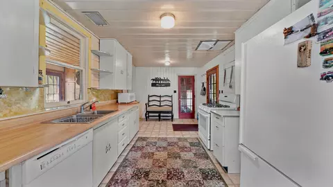 Kitchen - 57707 Jackson View Dr, Blairsden Graeagle, CA 96103 photo 1 of 3