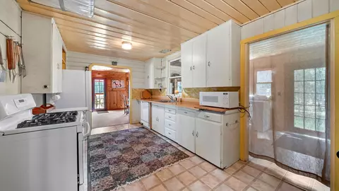 Kitchen - 57707 Jackson View Dr, Blairsden Graeagle, CA 96103 photo 2 of 3