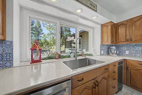 Kitchen - 67 Silver Sage Trl, Clio, CA 96106 photo 4 of 6