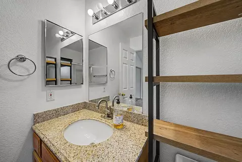 Bath - 252 Tamarack Ct, Blairsden, CA 96103 photo 3 of 5