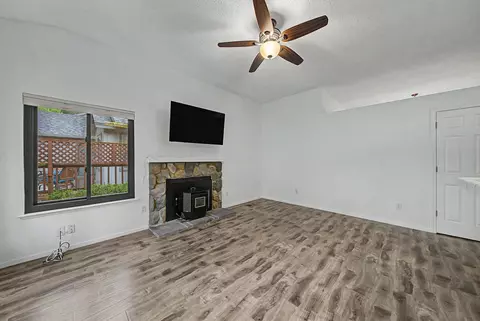 Living - 252 Tamarack Ct, Blairsden, CA 96103 photo 11 of 11