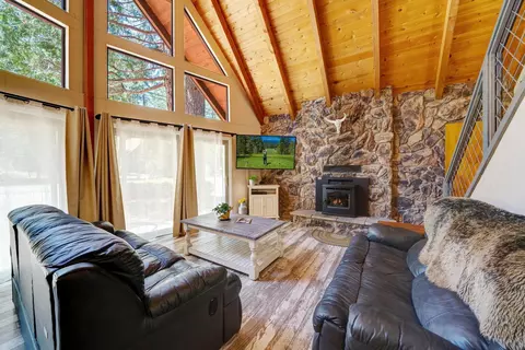 Living - 74 Tolowa Trl, Graeagle, CA 96103 photo 1 of 5