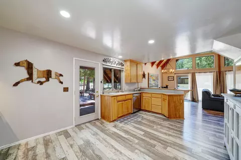 Kitchen - 74 Tolowa Trl, Graeagle, CA 96103 photo 5 of 7
