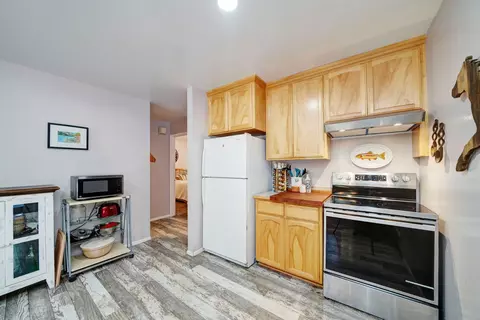 Kitchen - 74 Tolowa Trl, Graeagle, CA 96103 photo 4 of 7