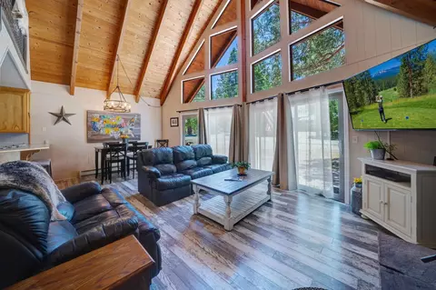 Living - 74 Tolowa Trl, Graeagle, CA 96103 photo 2 of 5