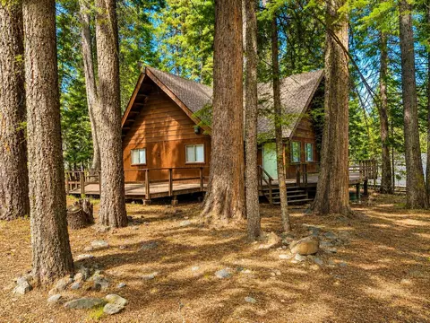 1107 Clifford Dr, Lake Almanor, CA 96137